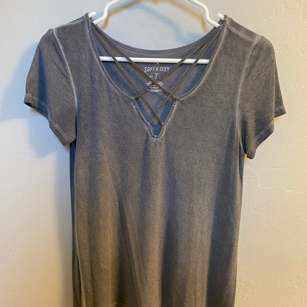 AE tee, size small